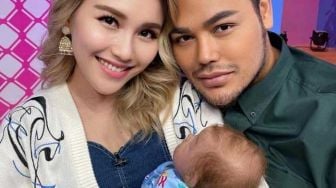 Berawal dari Halu, Ayu Ting Ting Siap Punya Anak dari Ivan Gunawan