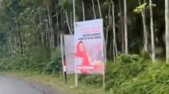 Viral, Puluhan Baliho Puan Maharani Terpampang Besar di Area Pengungsian Korban Semeru