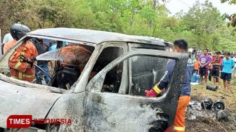 Kebakaran Mobil di Pacitan, Sopir Lolos dari Maut