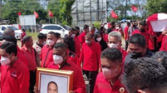 PDIP Beri Penghormatan Terakhir Bagi Mantan Gubernur NTT Frans Lebu Raya