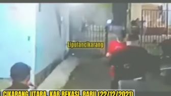 Viral, Maling Bersenjata Api Berkeliaran di Cikarang, Warga Diharapkan Waspada