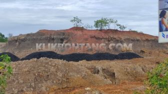 Aneh, Tumpukan Batu Bara Menggunung di Depan Kantor Polsek Bontang Barat: Barang Bukti