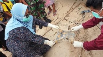 Kerangka Mayat Bocah Ditemukan Terpendam Pasir di Bibir Pantai Sumenep