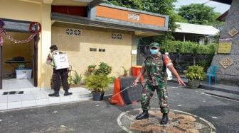 Menjelang Hari Raya Natal Sejumlah Gereja di Gianyar Didisinfeksi