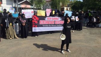 Pemerkosaan-Pelecehan Seksual Marak di Aceh, Emak-emak Demo Kantor DPRA