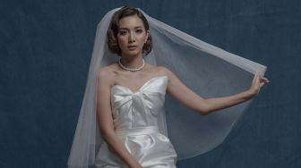 11 Potret Bridal Shower Sheila Dara Sebelum Menikah, Dandan Mirip Ayam dan Selfie Bareng Polisi