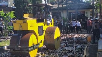 Polisi Musnahkan 600 Knalpot Bising Hasil Razia Jalanan di Garut