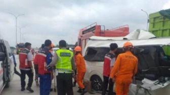 Niat Berwisata, Mobil Pengangkut Rombongan Guru Tabrakan di Tol Lampung, 4 Orang Tewas