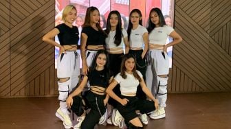 Debut Showcase Girlband Dreamse7en, Suguhkan Dangdut Akulturasi