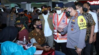 Cek Bandara Soetta, Kapolri Minta Petugas Profesional Awasi Proses Karantina PPI