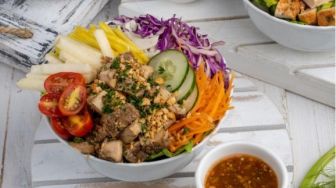 Ingin Jajal Salad Dengan Citarasa Nusantara? Coba yang Satu Ini