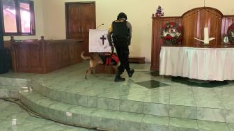 Tim K-9 Sterilisasi Gereja di Cianjur Jelang Natal