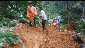 Tebing Tanjakan Cikondang Cianjur Longsor, Akses Cianjur Selatan-Bandung Terputus