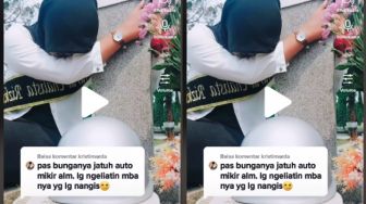 Perempuan ini Rayakan Kelulusan di Pusara Sang Pacar, Muncul Hal Tak Terduga Bikin Nyesek