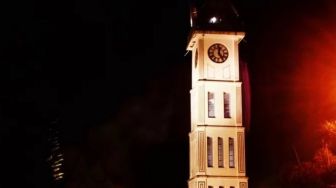 Malam Tahun Baru 2022, Jam Gadang Dipagar dan Lampu Penerangan Dipadamkan