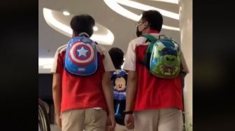 Pede Pakai Tas Anak-anak, Viral Gaya Unik 3 Pria di Mall Ini Bikin Ikut Gemas