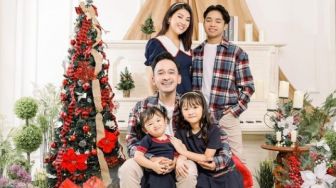 5 Potret Keluarga Ruben Onsu Rayakan Natal, Kompak Abis!