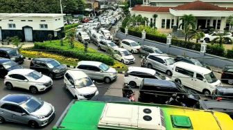 Jalan Menuju Malioboro Macet, Dipadati Mobil Pribadi