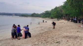 Libur Natal, Pantai di Lampung Dipadati Pengunjung