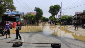 Inisiatif Warga Jalan Imam Bonjol Bontang, Tutup Akses Karena Banjir Dianggap Merugikan