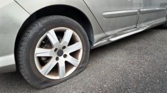 9 Penyebab Ban Mobil Pecah dan Cara Mengatasinya, Simak!