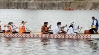 Presiden Jokowi Naik Perahu Naga, Berkeliling Melihat Kondisi Bendungan Ladongi