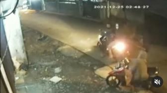 Viral Begal Sadis Di Depok, Bacok Korban Pakai Celurit Berukuran Satu Meter