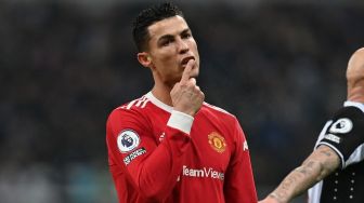Momen Berbahaya Ronaldo Tekel Pemain Newcastle United, tapi Lolos dari Kartu Merah