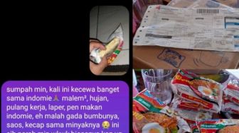 Mujur Banget, Pria ini Protes Malah Dapat Satu Dus Mie Instan, Kok Bisa?