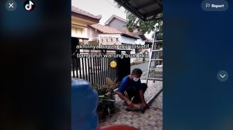 Jualan Sosis Bakar, Perempuan Ini Terharu Lihat Perjuangan Sang Ayah Membantunya