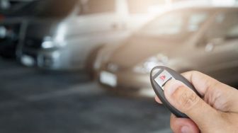 Penyebab Alarm Mobil Bunyi Tengah Malam dan Cara Mengatasinya