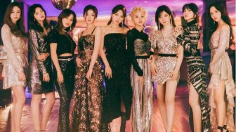 'Formula of Love' TWICE Capai Top 40 di Billboard 200!