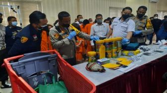 Terlihat Mondar-Mandir, IRT Setengah Baya Ternyata Curi 9 Kaleng Susu di Mall Denpasar