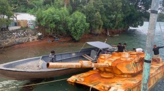 TNI AL Selidiki Tank Rongsokan yang Hanyut di Perairan Bintan