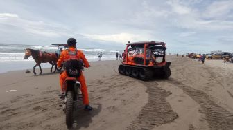 Dua Wisatawan Terseret Ombak Pantai Parangtritis, Satu Hilang