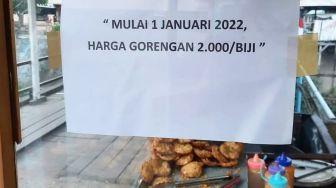 Pengumuman yang Dibuat Penjual Gorengan Ini Bikin Netizen Terbelah