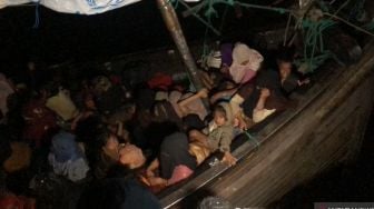 Terdampar di Pesisir, Seratusan Imigran Rohingya Masih Menghuni Tenda Darurat di Aceh