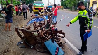 Lagi Asyik Kayuh Becak, Pensiunan PNS Probolinggo Tewas Disikat Minubus