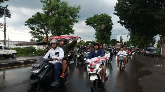 Full Senyum! Ribuan Suporter Tumpah Ruah Sambut Kedatangan Persis Solo