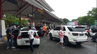 Bali Diserbu Wisdom Saat Malam Tahun Baru, Persewaan Mobil Laris Manis