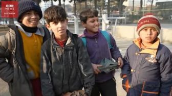 Demi Sepotong Roti, Anak-anak Afghanistan Rela Punguti Sampah hingga Menyemir Sepatu