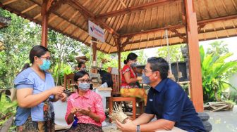 Angkat Potensi Anyaman Daun di Karang Asem Bali, BRI Bina Klaster Pandan Wangi Amlapura