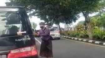 Cok Ace Gelar Rapat Khusus Untuk Tindak Gepeng Berpakaian Adat Bali yang Merusak Citra