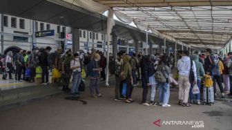 Selama Libur Nataru, Tujuh Ribu Penumpang KA dari Jakarta Tak Penuhi Syarat Perjalanan