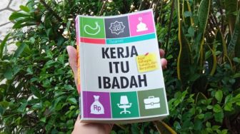 Mengupas Buku Kerja Itu Ibadah: Bekerja sebagai Bekal Beribadah