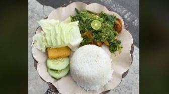 Bikin Ngiler!  Warung Ayam Penyet Ini Sajikan Sambal Hijau Spesial, Pedasnya Brutal