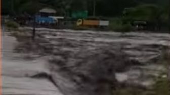 Kediri Diterjang Banjir Bandang, Lumajang Banjir Lahar Dingin Gunung Semeru
