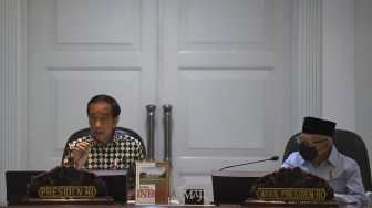 Presiden Joko Widodo Pimpin Rapat Terbatas Evaluasi PPKM