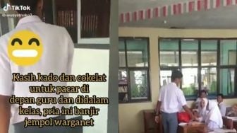 Siswa Frontal Beri Kado Buat Pacar di depan Guru, Publik: Tampan dan Pemberani