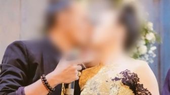 Foto Sulinggih Dan Istri Saat Berciuman Tuai Kontroversi, Sebut Bentuk Cinta Kasih